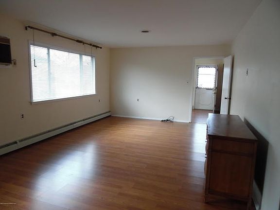 3rd image of 6 Saint Martin Pl