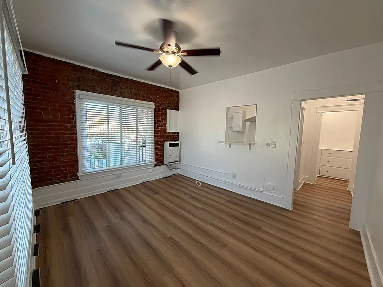 1827 W Sunset Blvd — Photo 2