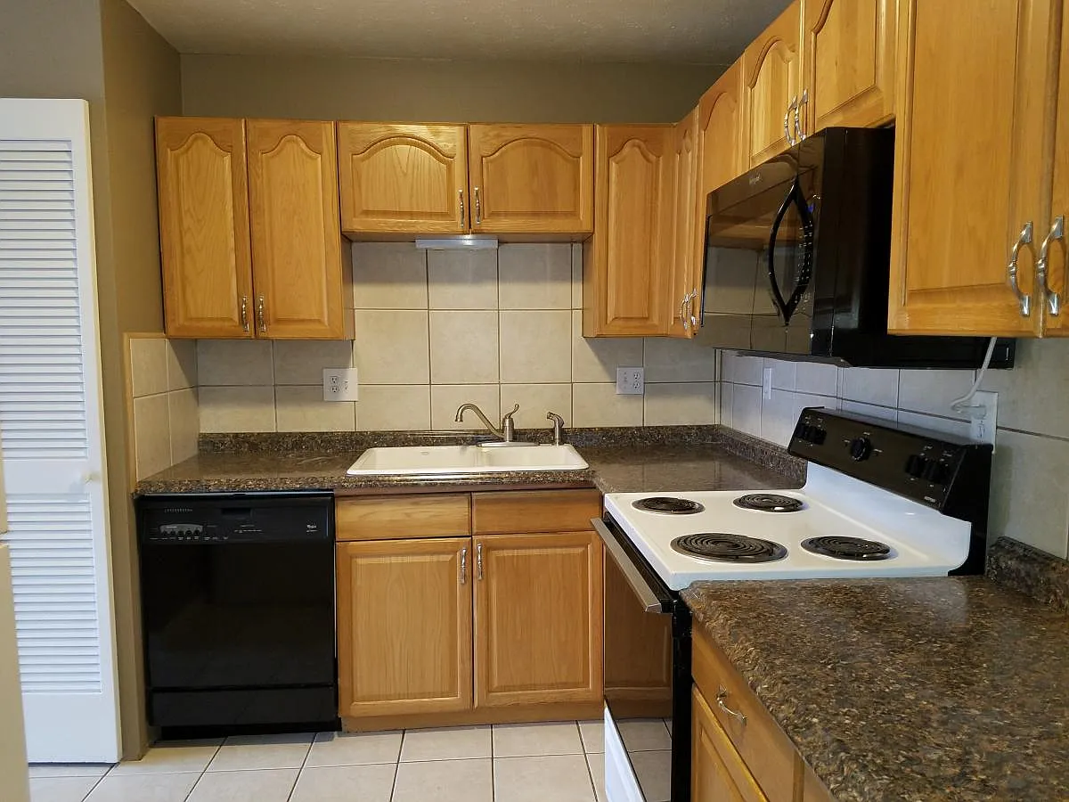 2 bed, 980 sqft, $1,800 — Photo 2