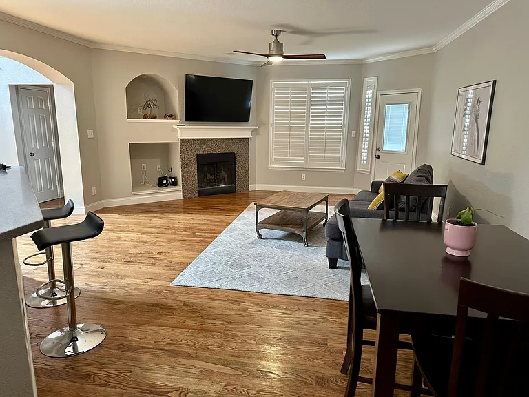 2050 Garden Crest Dr — Photo 4