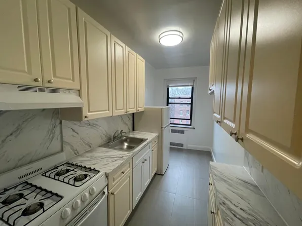 (undisclosed Address), Jamaica, NY 11432