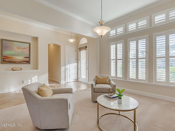 5th image of 276 MANOR Lane