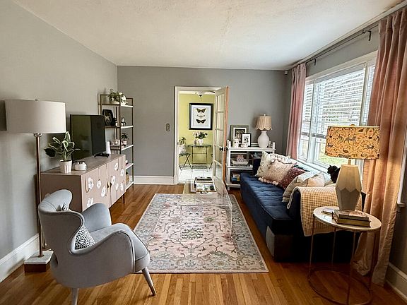 4th image of 365 Talmadge Dr