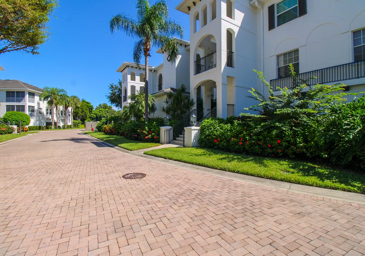 Beach Club Breakwater Of Pelican Bay 3 Beds/2.5 Baths Furnished Seasonal — Photo 4