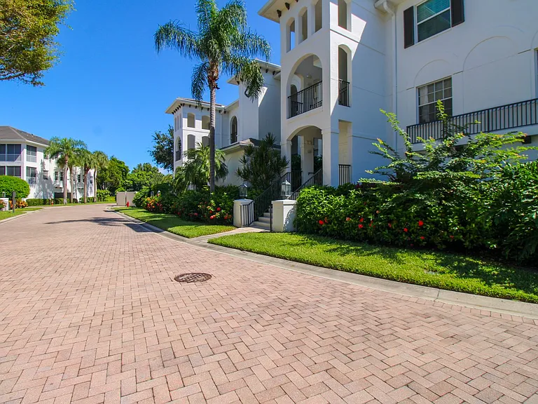 825 Bentwater Cir #101 — Photo 4