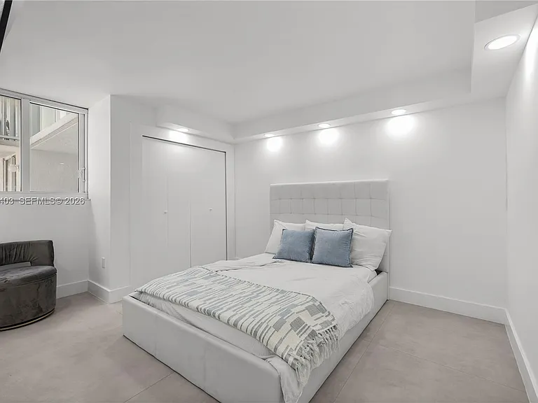 2457 Collins Ave #201 — Photo 16