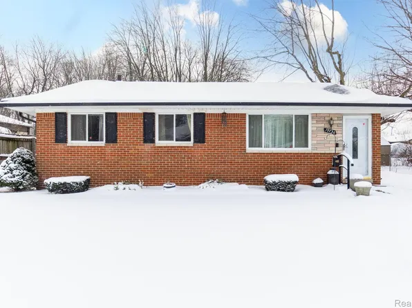 19736 McKishnie St, Clinton Township, MI 48035