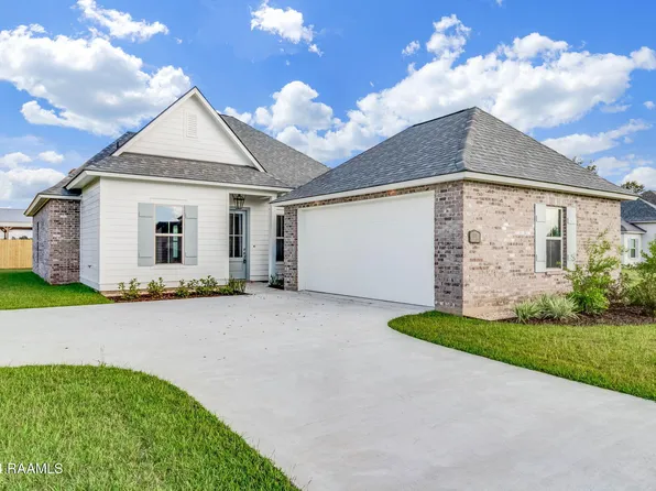 203 Sweet Harvest Rd, Youngsville, LA 70592