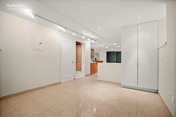 Rented by Sotheby's International Realty | media 49