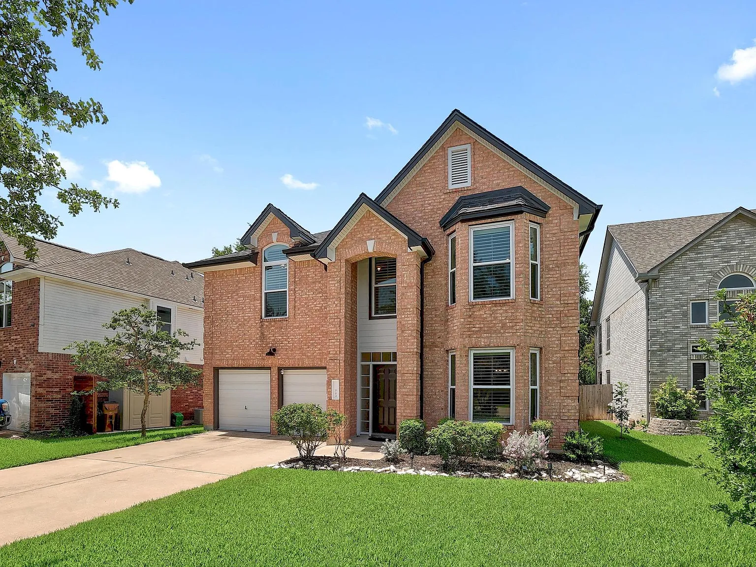 5 bed, 2.5 bath, 3140 sqft, $3,000 — Photo 2