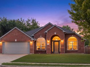 215 Longhorn Trl, Grand Prairie, TX 75052