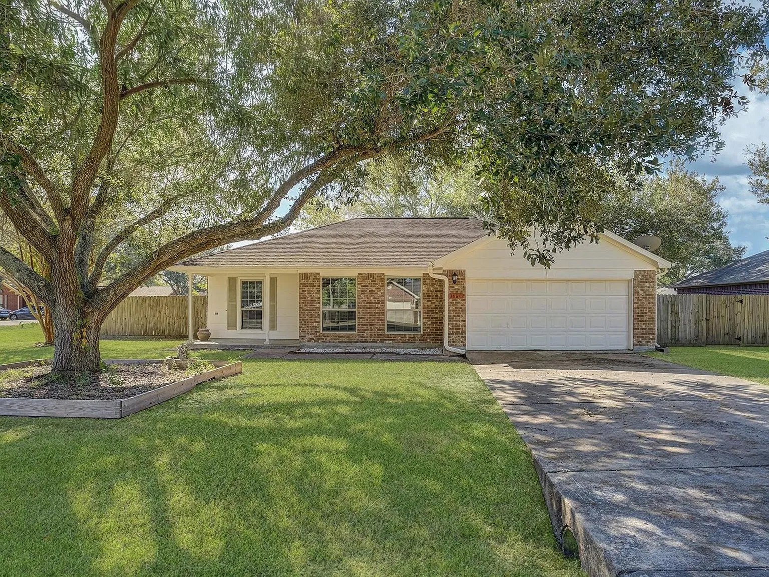 3 bed, 2.0 bath, 1312 sqft, $1,900 — Photo 1