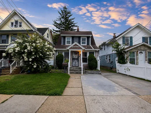98 Willow Avenue, Hempstead, NY 11550