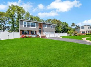 51 Avis Dr, Holbrook, NY 11741