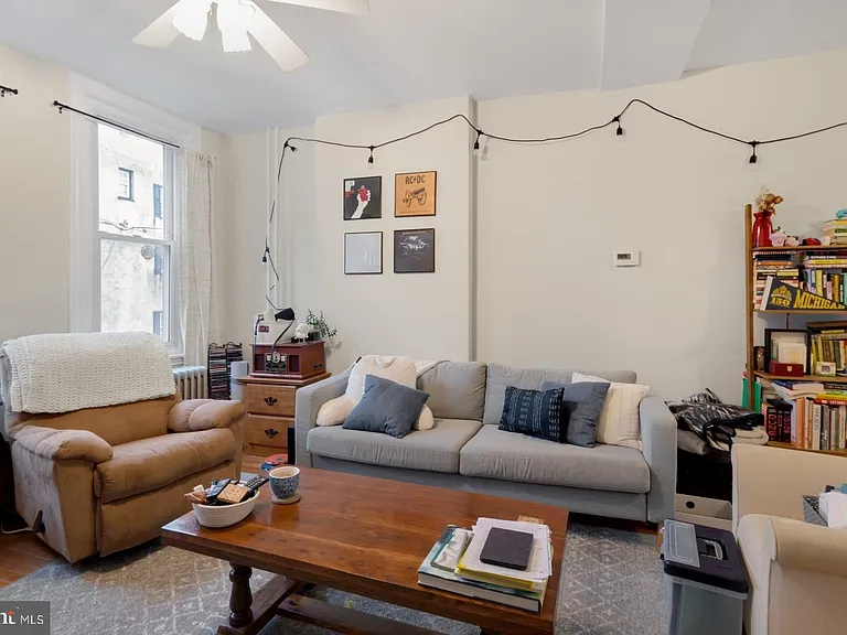 105 W Salaignac St — Photo 3