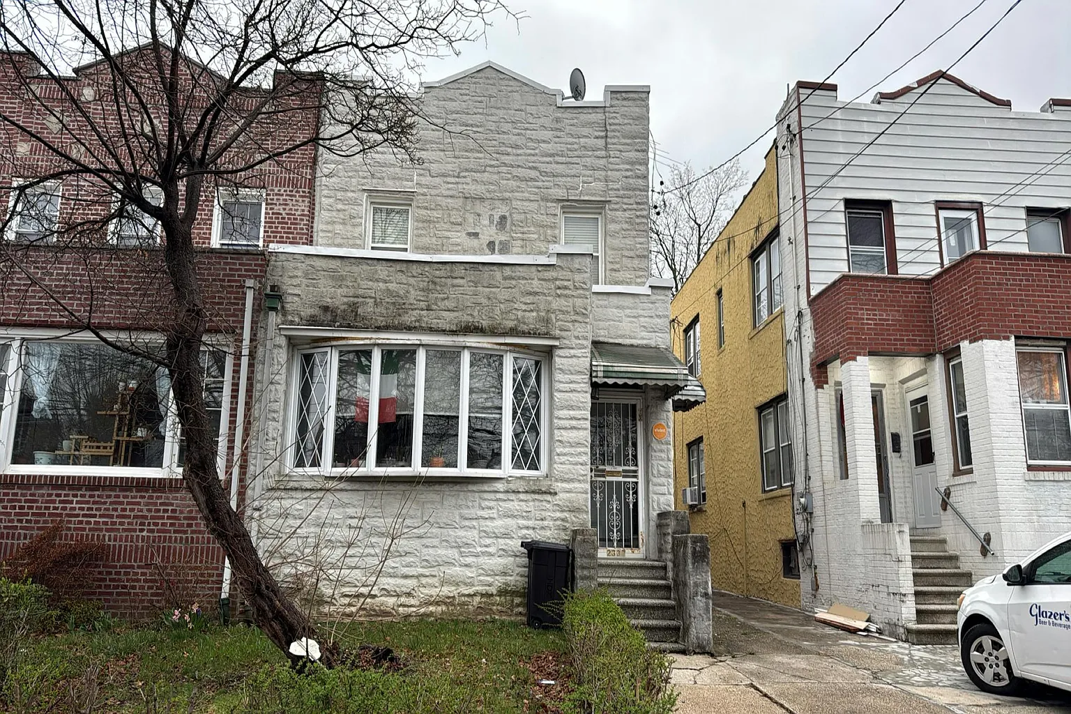 2331 Yates Ave photo 1