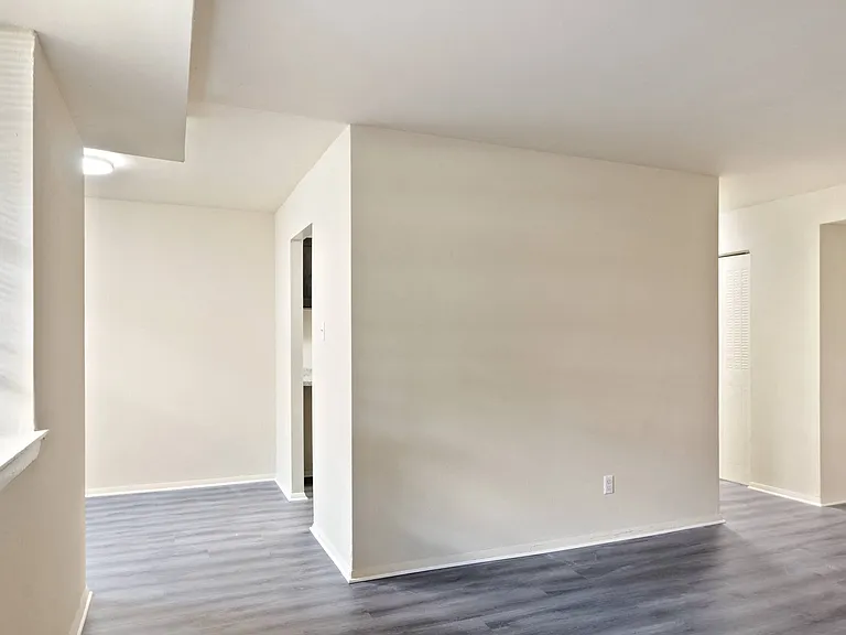 Pebble Hill Apartments — Photo 3