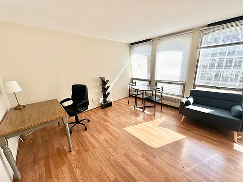 1401 E 55th St #812N Photo 1