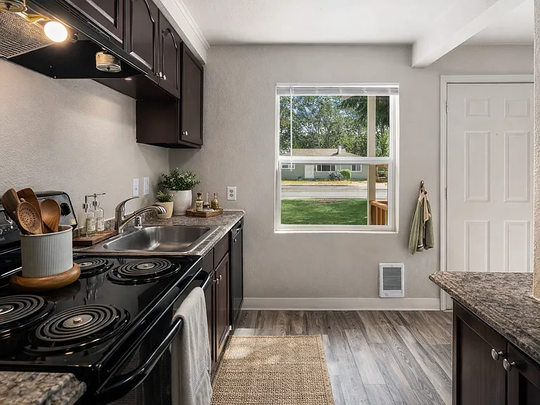 Pacific Walk Townhomes - Your New Oasis — Photo 16