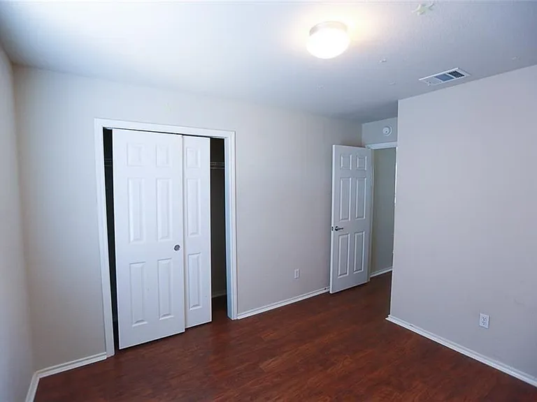 2107 Charlotte Estates Dr — Photo 17