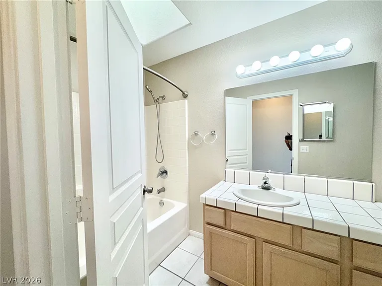 2671 N Murphy St — Photo 13