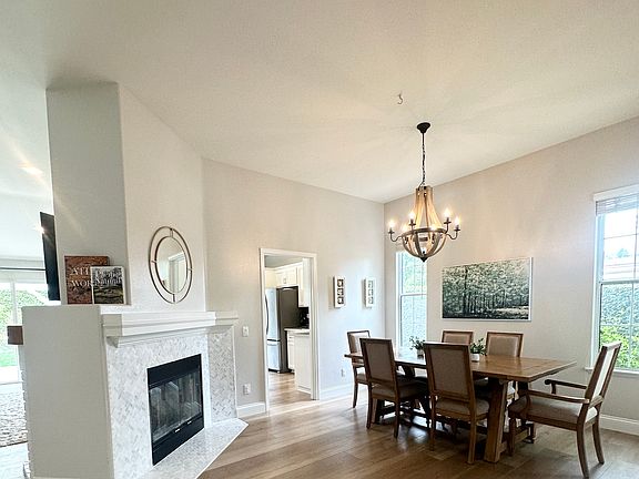 3rd image of 2363 Laurelwood Dr