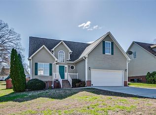 112 Hope Valley Dr, Archdale, NC 27263