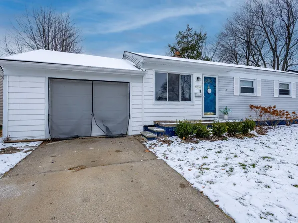 22326 Stephens St, Saint Clair Shores, MI 48080