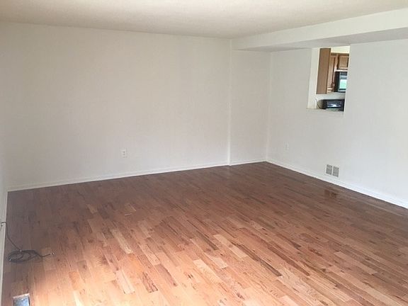 5th image of 59 Liberty Ln #427