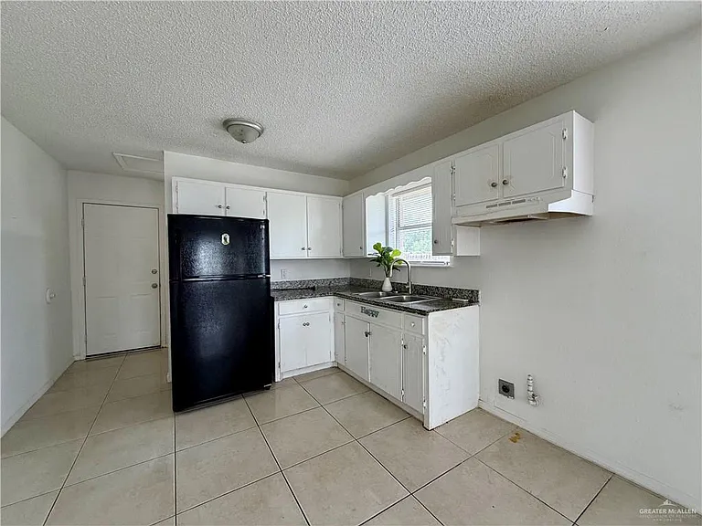 301 S Raul Longoria Rd — Photo 2