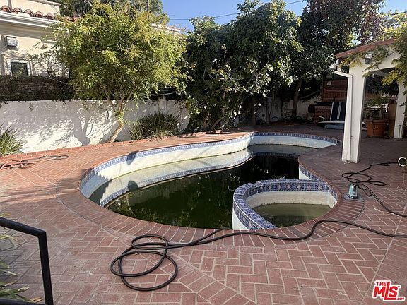 3rd image of 2367 Malcolm Ave