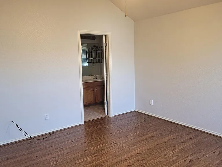 705 Shadowhill St — Photo 17