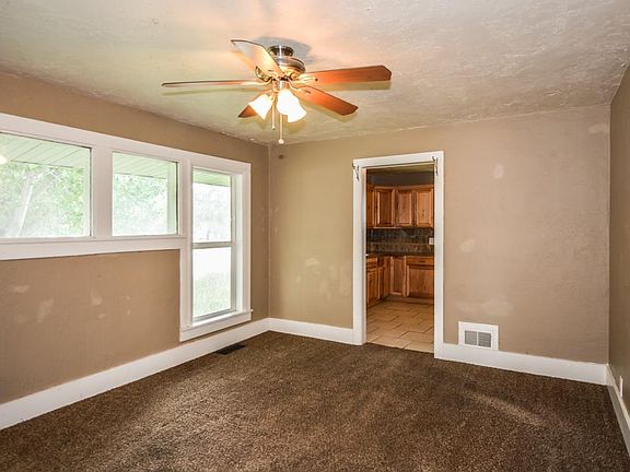 5th image of 606 S Milton Ave