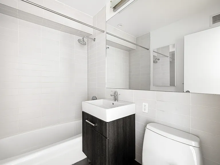 101 W 15th St #627 — Photo 9