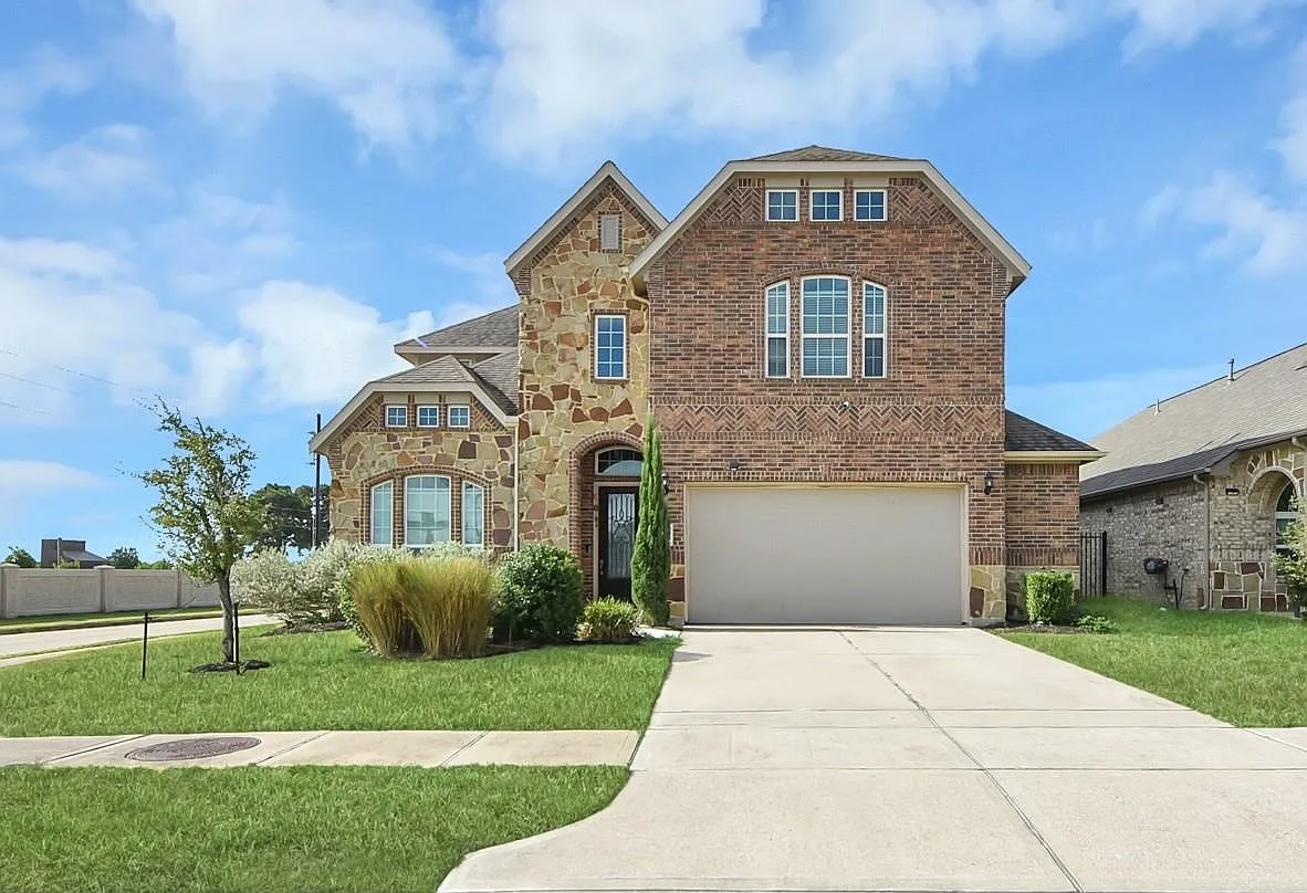 4 bed, 3.5 bath, 3424 sqft, $3,600 — Photo 1