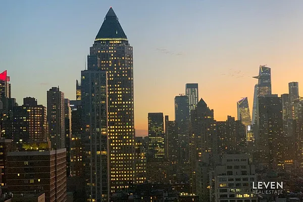 Sold by LEVEN Real Estate | media 12