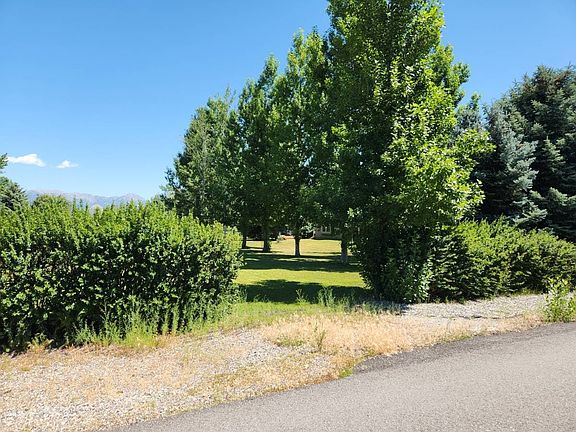3rd image of 610 Coulee Dr