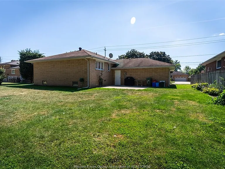 760 Wallace Ave — Photo 24