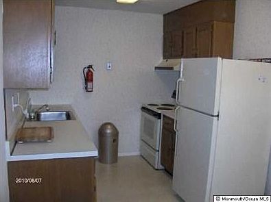 2nd image of 881D Balmoral Ct