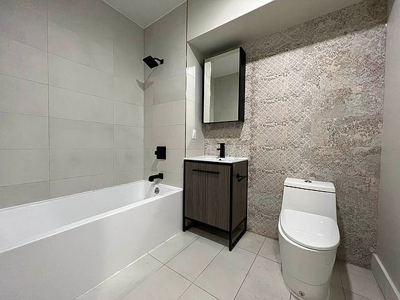 4th image of 1636 De Kalb Ave #1F