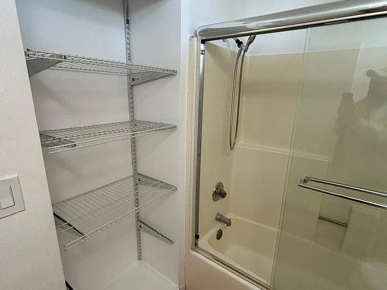 5320 Whitsett Ave #8 — Photo 40