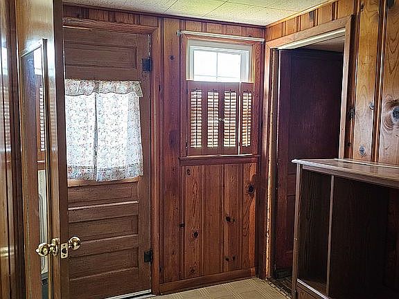 Side entryway 