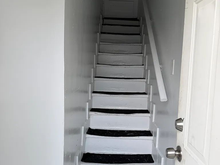 4425 Central St — Photo 2