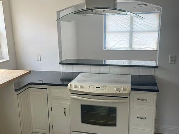 4th image of 87 Kenilworth Ave