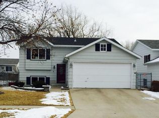 3326 19th St S, Fargo, ND 58104