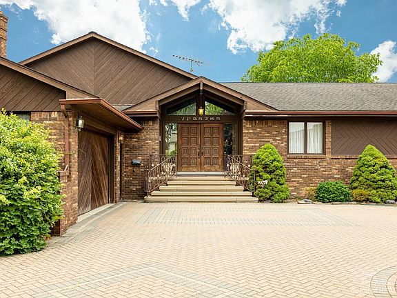 2nd image of 25755 Wilson Dr