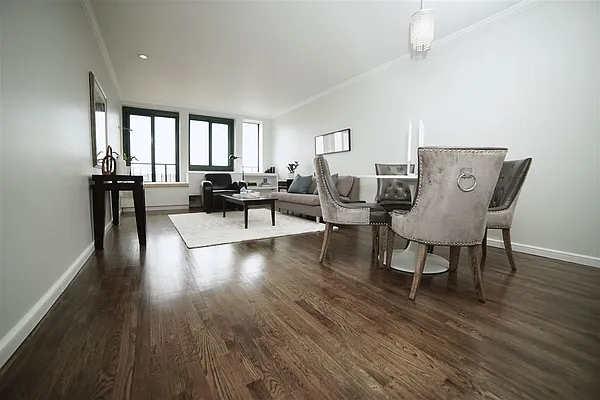 Sold by Urban Luxe | media 11