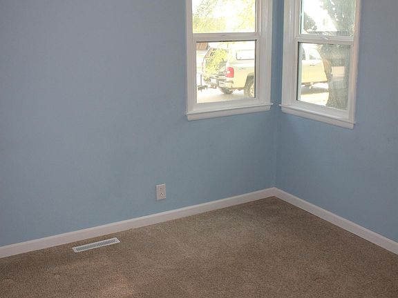 4th image of 415 SE 6th St