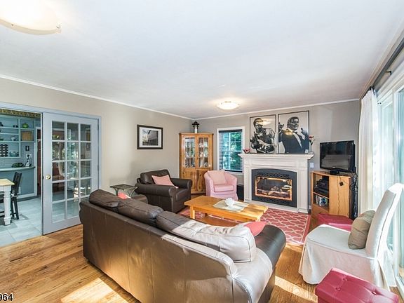 4th image of 350 Island Ave