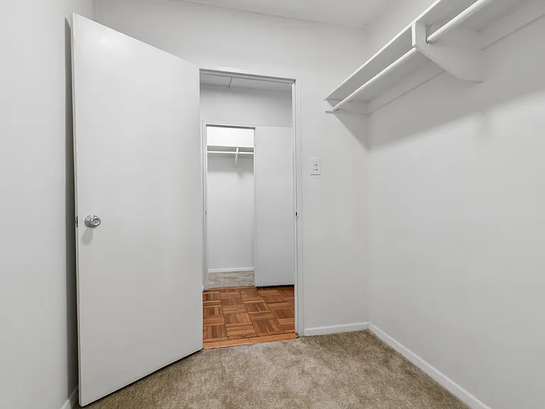 Quebec House Apartments — Photo 44